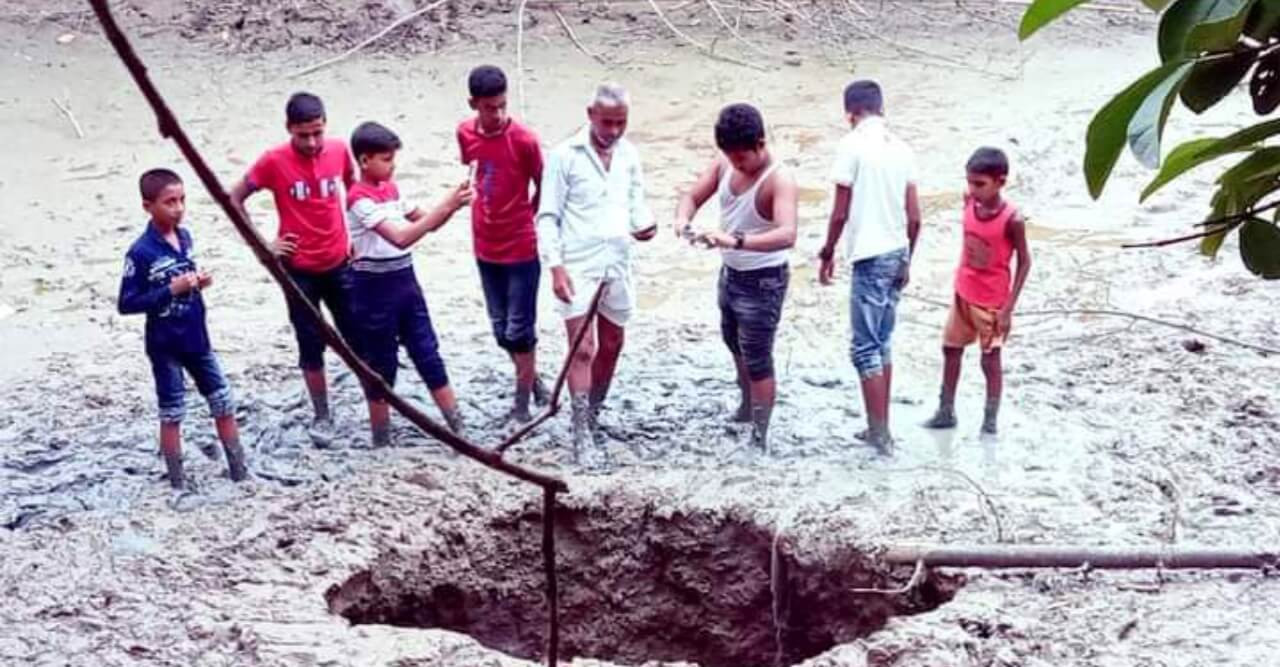 বগুড়ায় অজানা সুরঙ্গ, আতংকিত পুরো গ্রাম