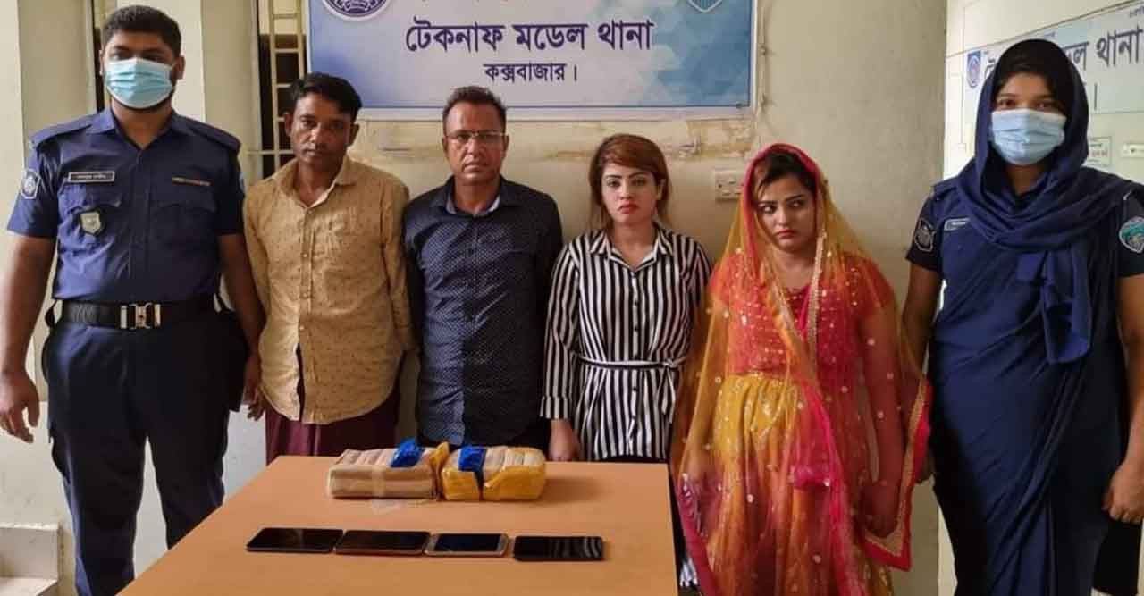 নববধূ সেজে ইয়াবা কিনতে এসে আটক ৪
