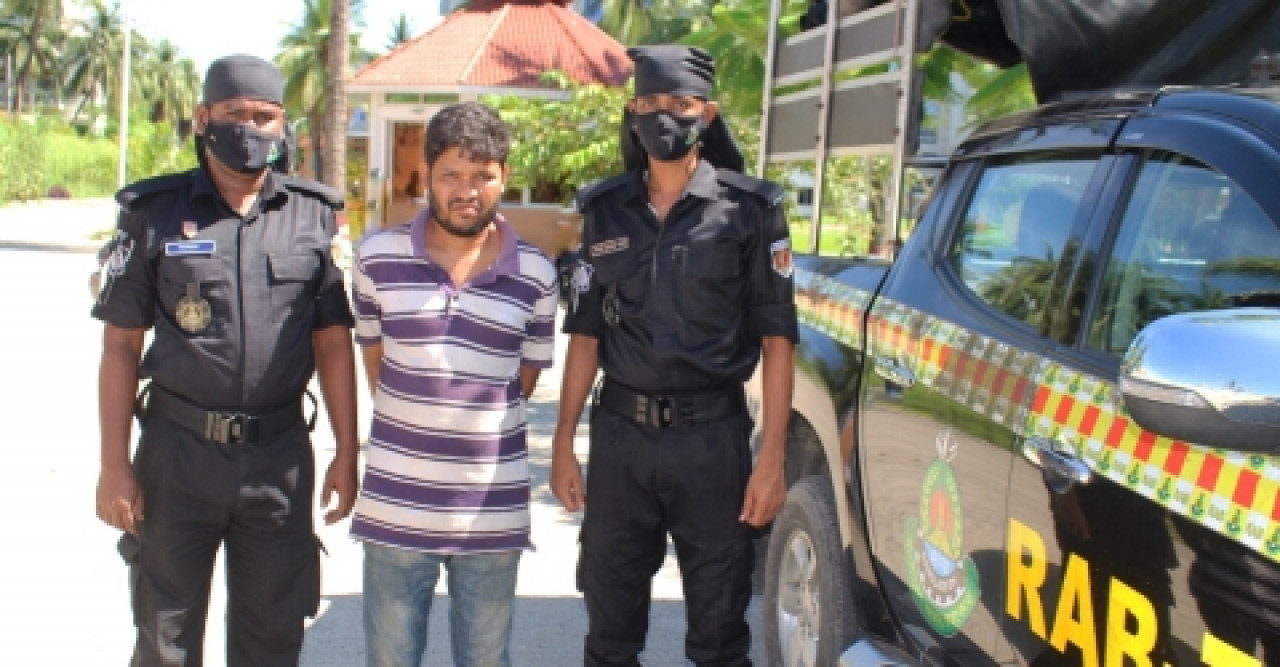 শশার বস্তা খুলতেই বেরিয়ে এলো ৩.৩ কেজি দূর্লভ আফিম