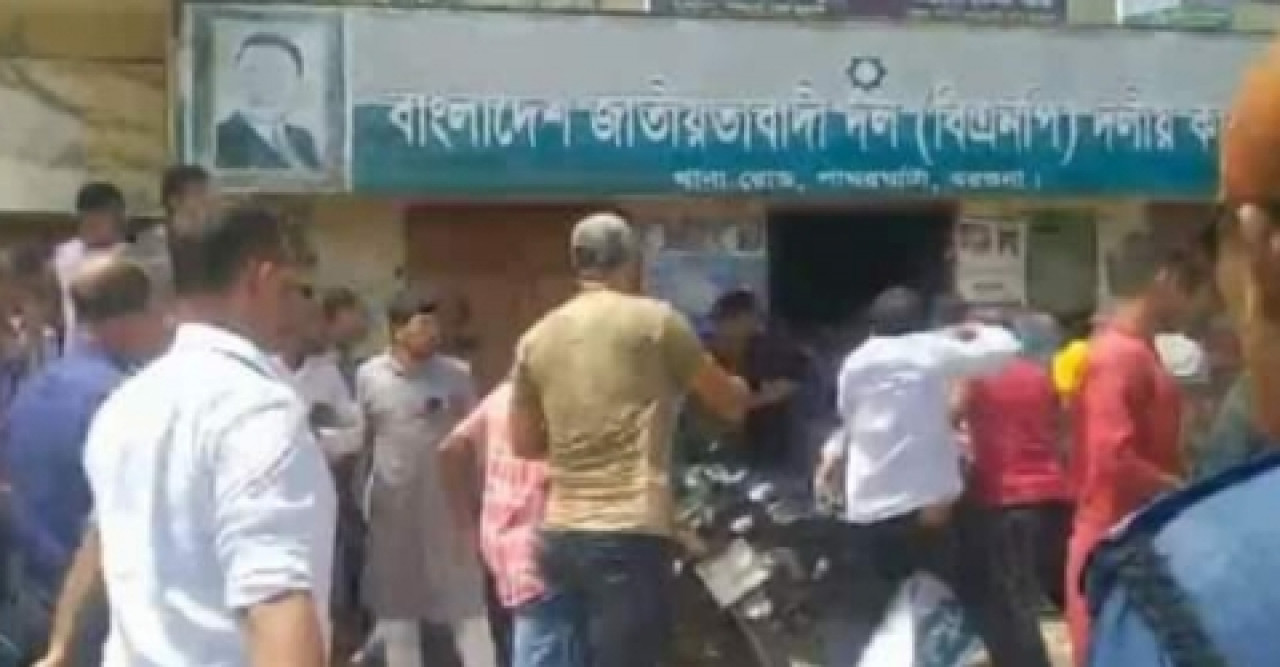 পাথরঘাটায় যুবদলের মিছিলে ছাত্রলীগের হামলা