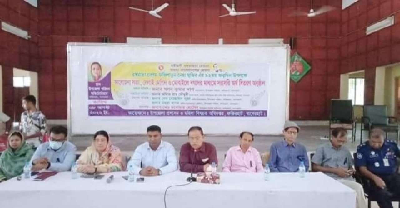 ফকিরহাটে বঙ্গমাতার জন্মদিন উপলক্ষে সেলাই মেশিন বিতরণ