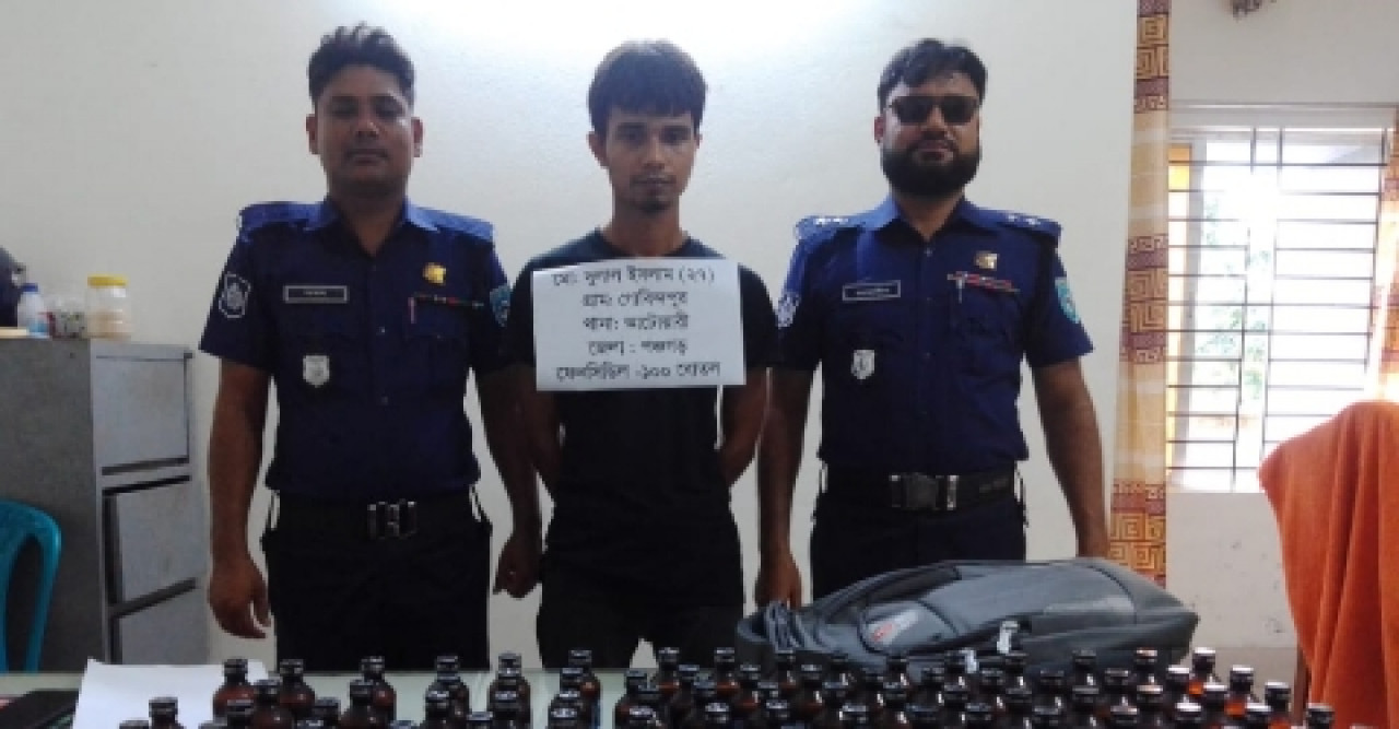 ফেনসিডিল ও গাজাঁসহ দুই মাদক কারবারি আটক