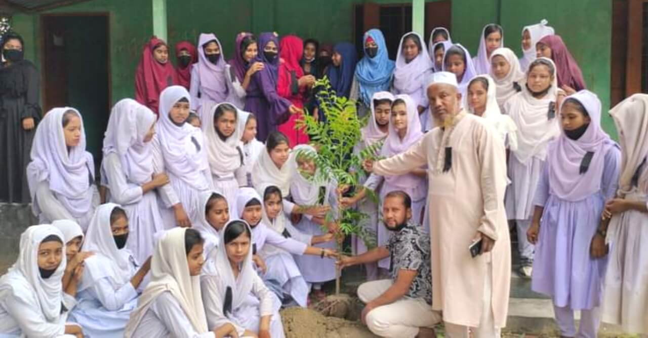 উল্লাপাড়ায় বঙ্গবন্ধুর ৪৭তম শাহাদাত বার্ষিকী উপলক্ষ্যে বৃক্ষ রোপণ