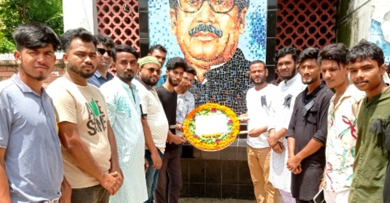 ডোমারে শোকদিবস উপলক্ষ্যে ছাত্রলীগের পুষ্পমাল্য অর্পণ