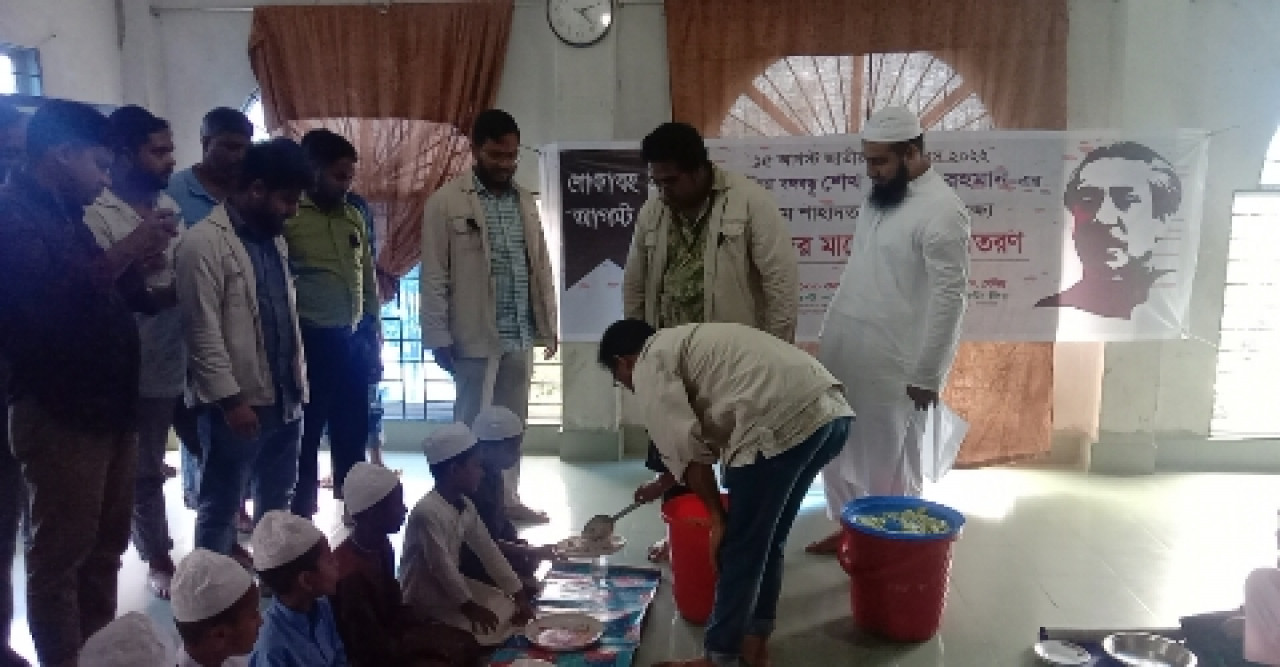মোল্লাহাটে এতিমদের  মাঝে খাবার বিতরণ