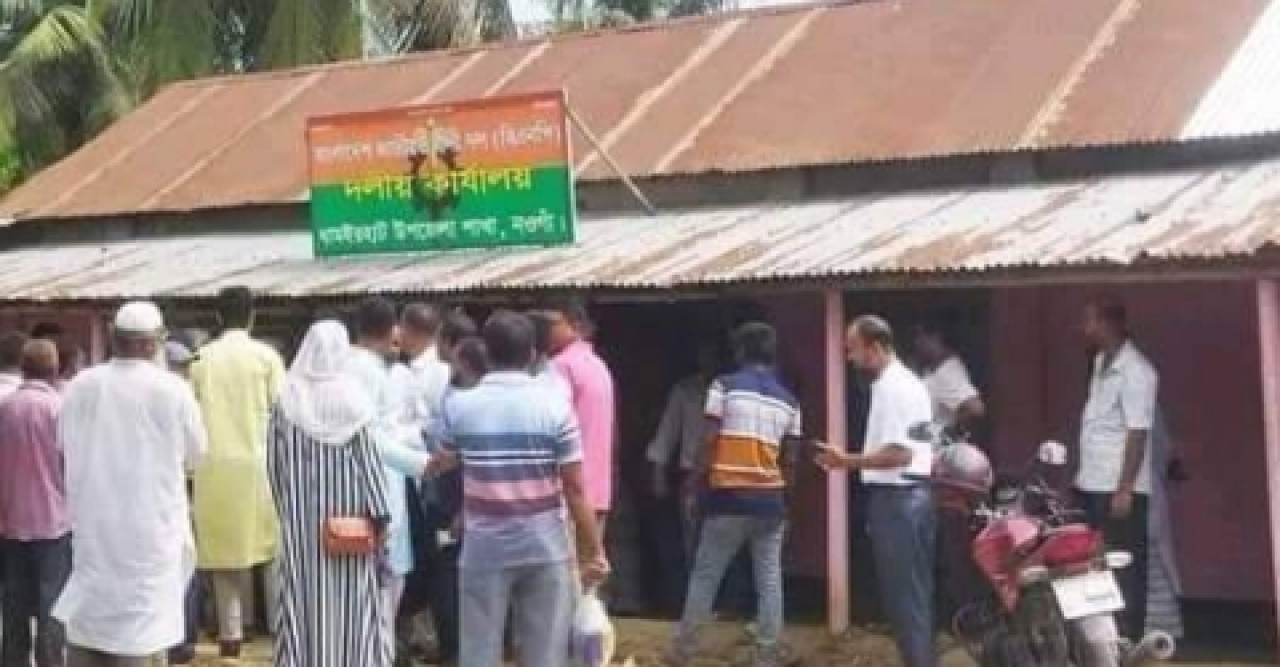 ধামইরহাটে বিএনপি’র দু গ্রুপের মধ্যে দফায় দফায় সংঘর্ষ