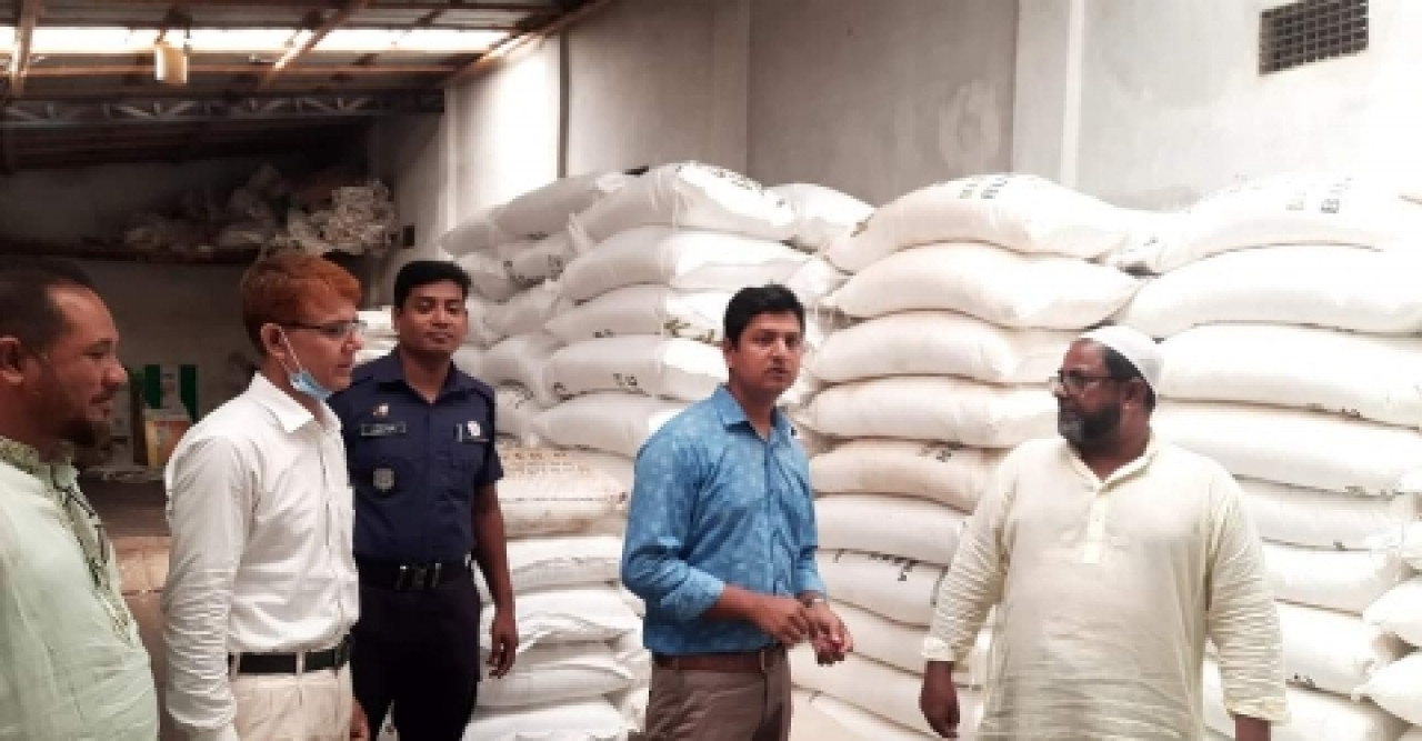 জীবননগর বিভিন্ন সার ডিলার পয়েন্টে অভিযান পরিচালিত