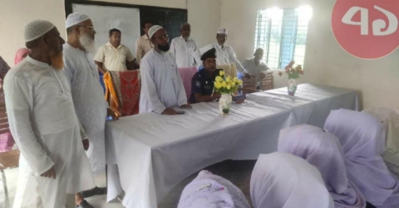 বিরামপুরে মাদ্রাসায় অপরাধ মূলক ক্লাস নিলেন ওসি
