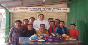 নির্বাহী কর্মকর্তার পক্ষ থেকে মানবিক সাহায্য প্রদান