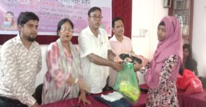 রাজবাড়ীর গোয়ালন্দে শিশুদের ঈদ সামগ্রী বিতরণ