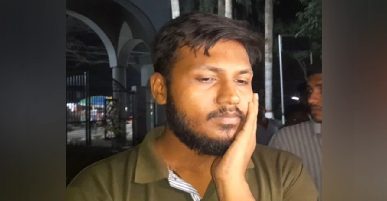 কফিশপ থেকে ধরে ছাত্রলীগ নেতাকে পুলিশে দিলেন শিক্ষার্থীরা