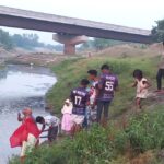 নদীর পাড়ে পাইপে আসছে পানি, ‘অলৌকিক’ ভেবে পান করছে মানুষ