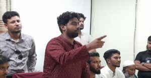 ড. ইউনূসকে পদত্যাগ করালে বিপ্লবী সরকার গঠন করবে ছাত্র-জনতা