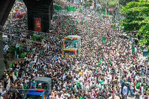 জশনে জুলুসে মানুষের ঢল
